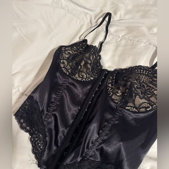 NWT SHEIN BAE Contrast Lace Hook Front Cami Top BLACK SIZE XS - Picture 5 of 14